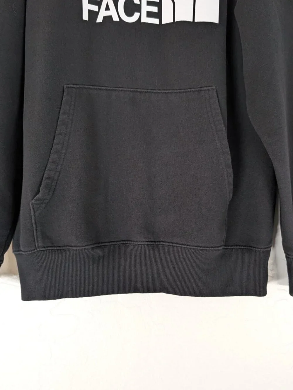 THE NORTH FACE Sweatshirt Men's L Black Graphic Hooded Pullover Kangaroo Pocket